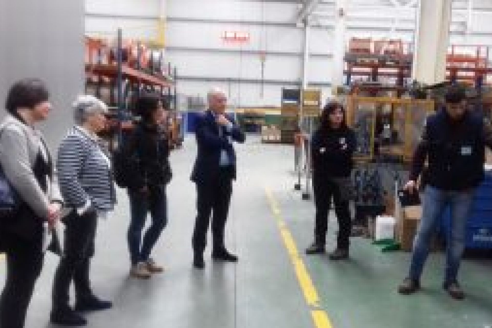 La alcaldesa de Tolosa visita la planta de KL katealegaia en Apatta