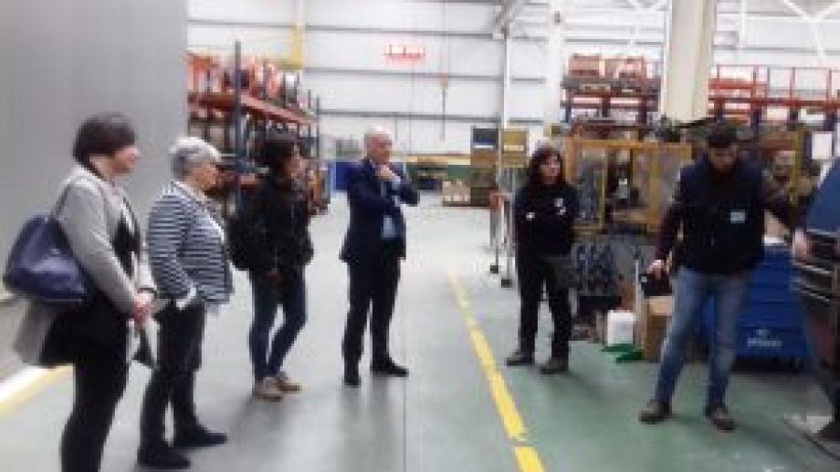 La alcaldesa de Tolosa visita la planta de KL katealegaia en Apatta