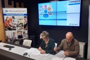 KL katealegaia firma el nuevo Convenio Incorpora de la Caixa