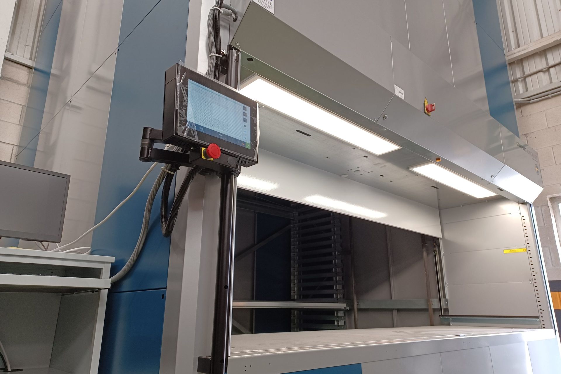 Nuevo almacén vertical para KL Hernani: Optimización de almacenamiento y control de stocks de componente.