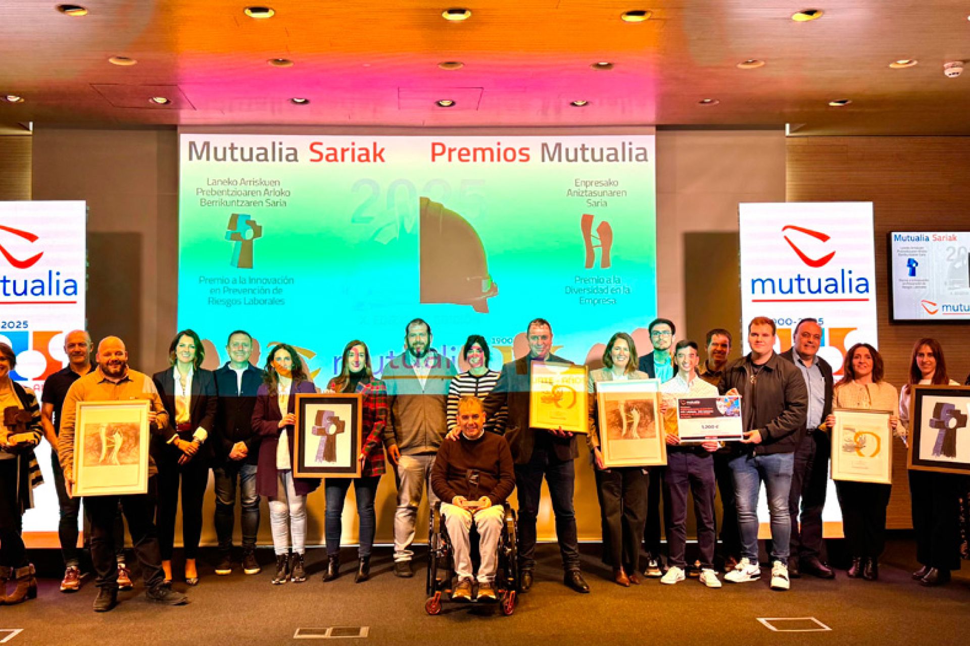 KL katealegaiak, Mutualiak Enpresako Aniztasunaren Sariarekin saritua