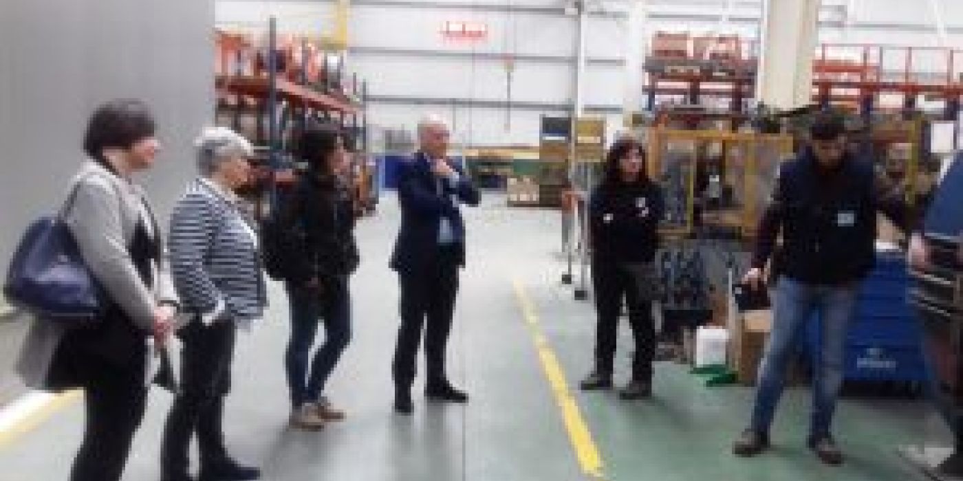 La alcaldesa de Tolosa visita la planta de KL katealegaia en Apatta